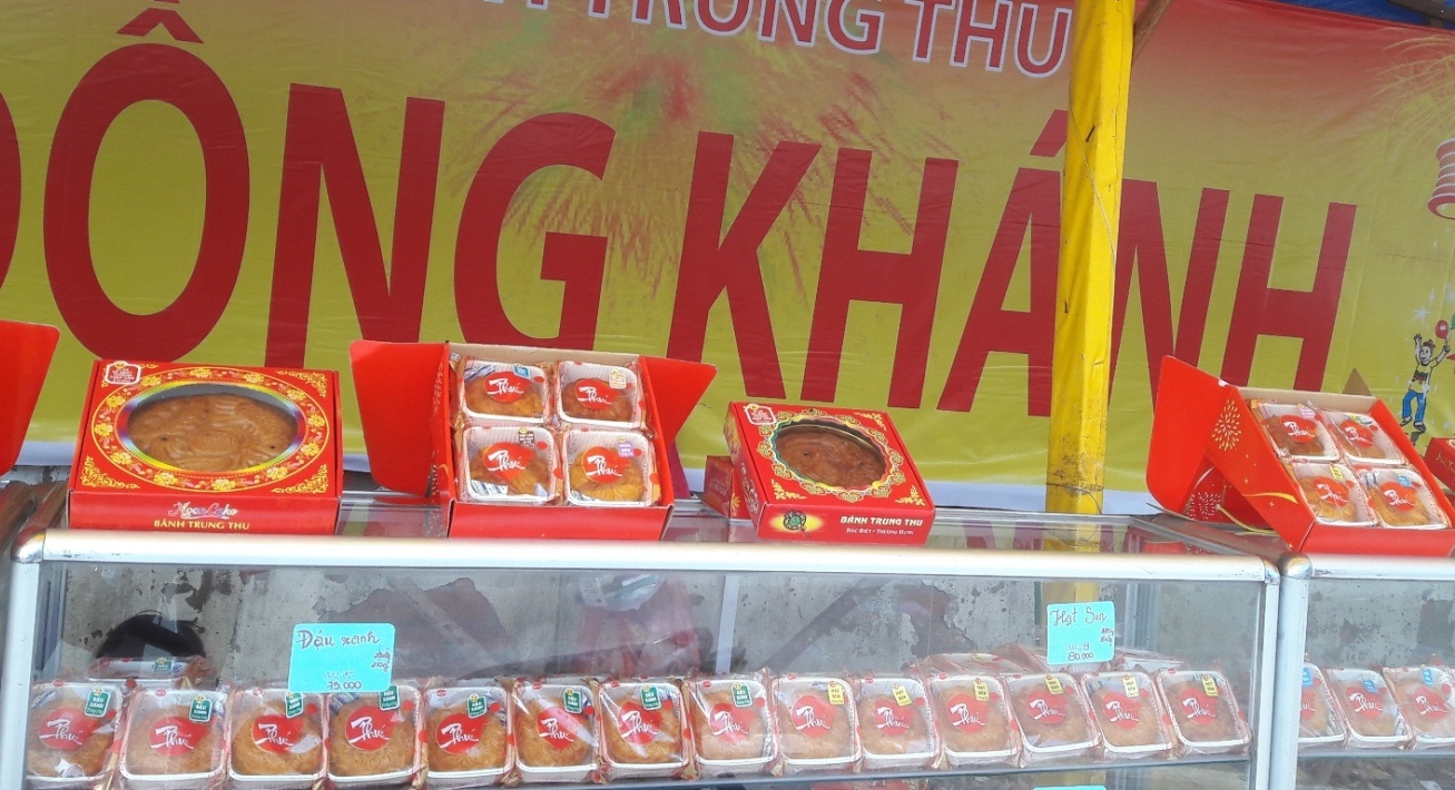 Banh Trung thu ban som 3 thang o Sai Gon hinh anh