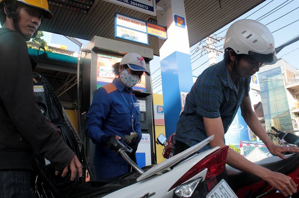 xang giam gia tu 15h anh 2