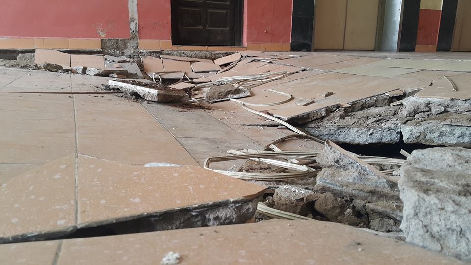 Dan chung cu hot hoang vi san nha bat ngo sap trong dem hinh anh