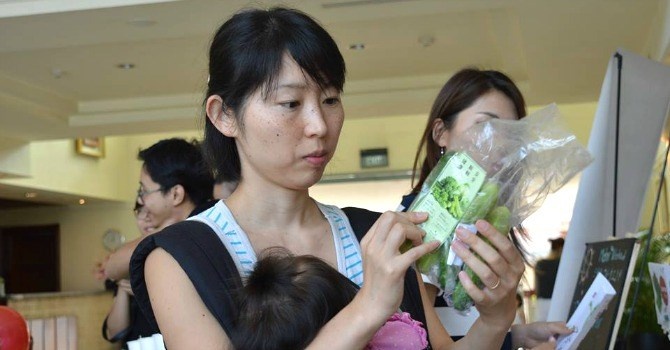 Ban rau sach cho nguoi ngoai quoc hinh anh