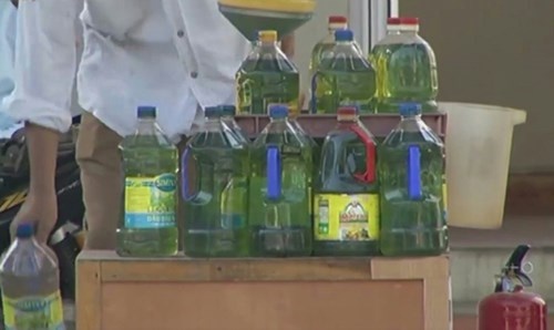 Nguoi dan Van Don mua xang nhu bia hoi anh 3