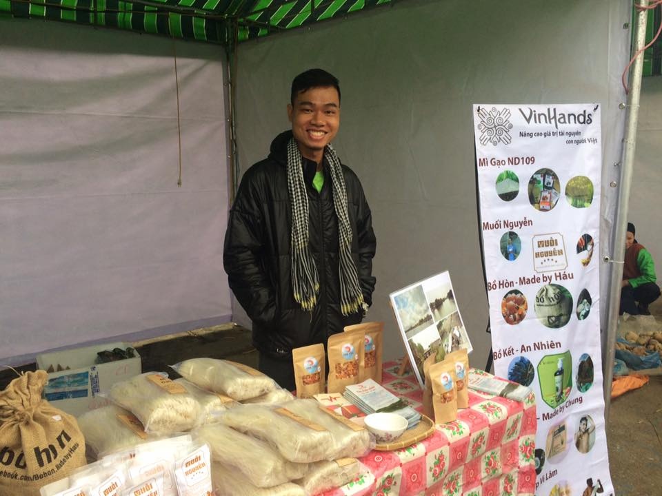 Kien truc su ra cho ban tom hinh anh