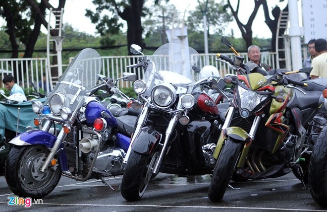 Doanh nghiep chuyen sang ban xe phan khoi lon anh 2