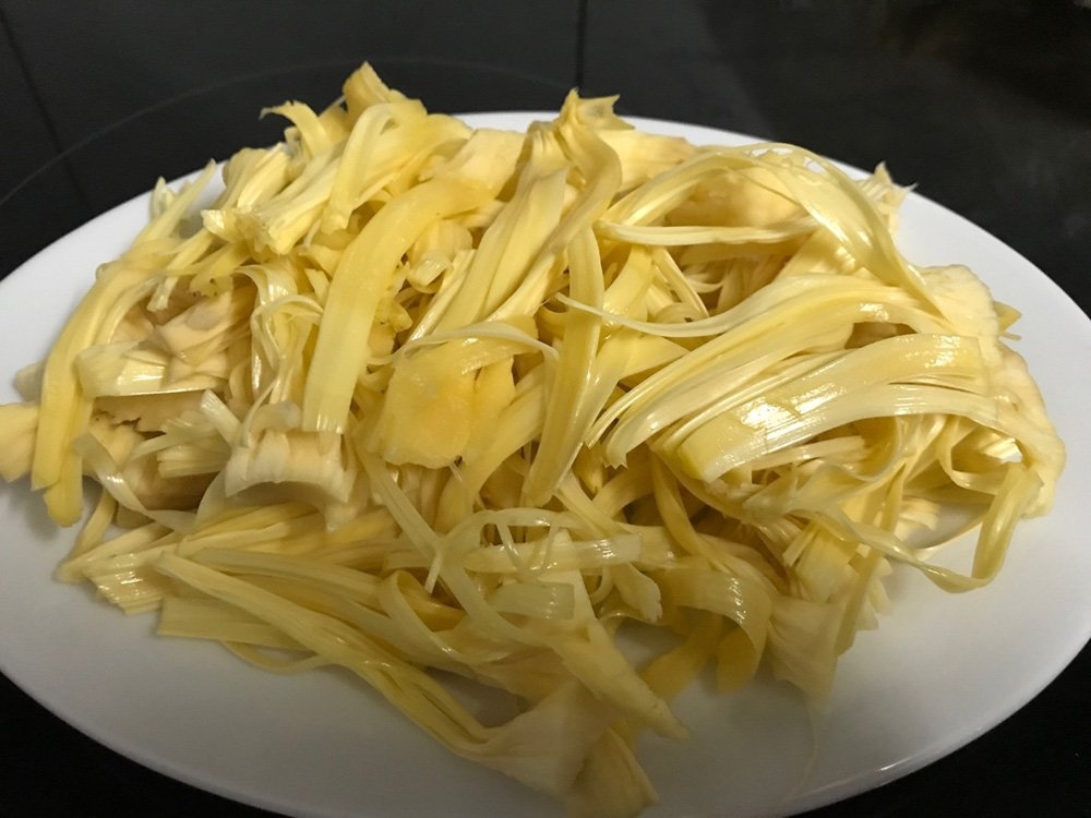 Chi em Ha thanh gom mua xo mit khap cho ve che bien mon an hinh anh