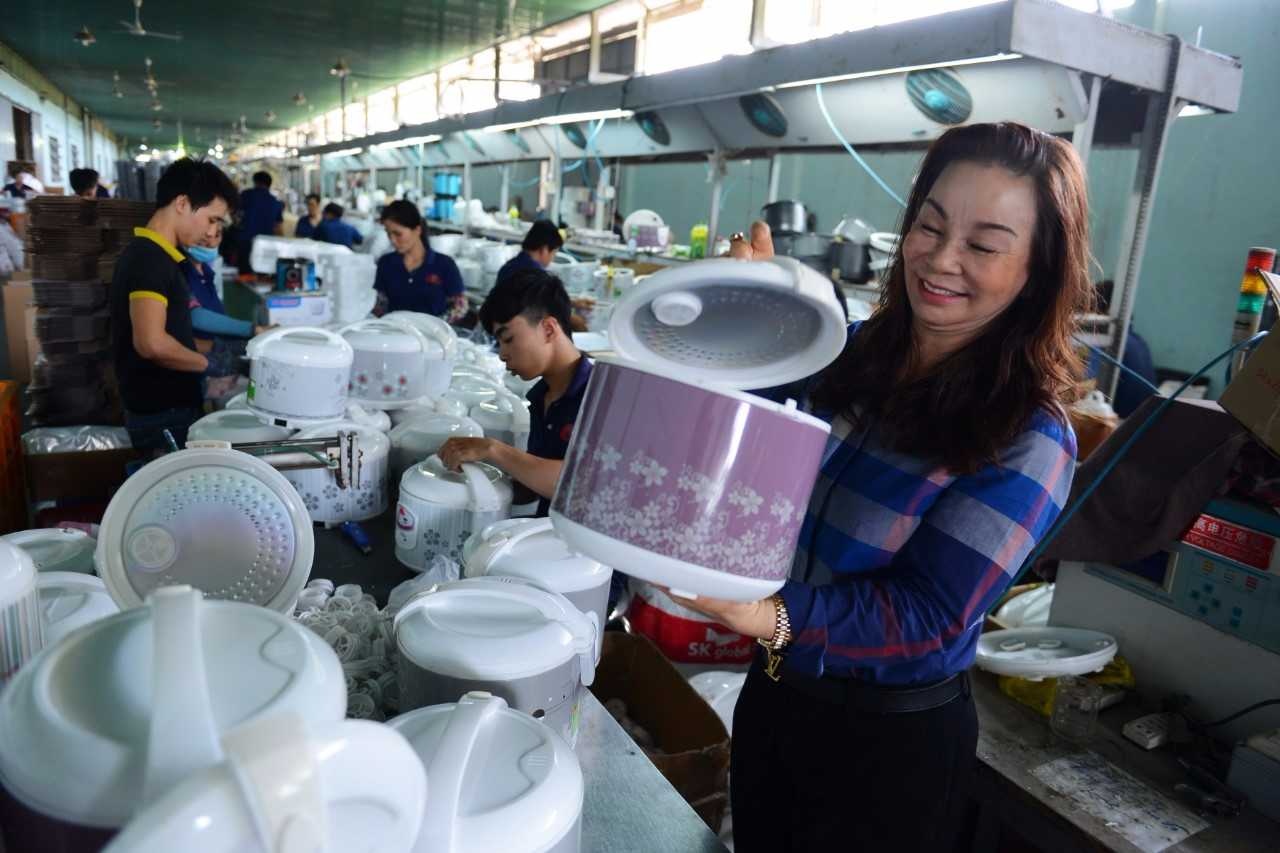 Ba chu noi com dien Kim Cuong khoc khi noi ve con anh 3