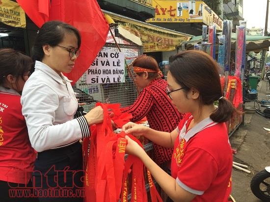 Ao, co, bang ron co vu doi tuyen U23 'sot' chua tung thay tai Sai Gon hinh anh