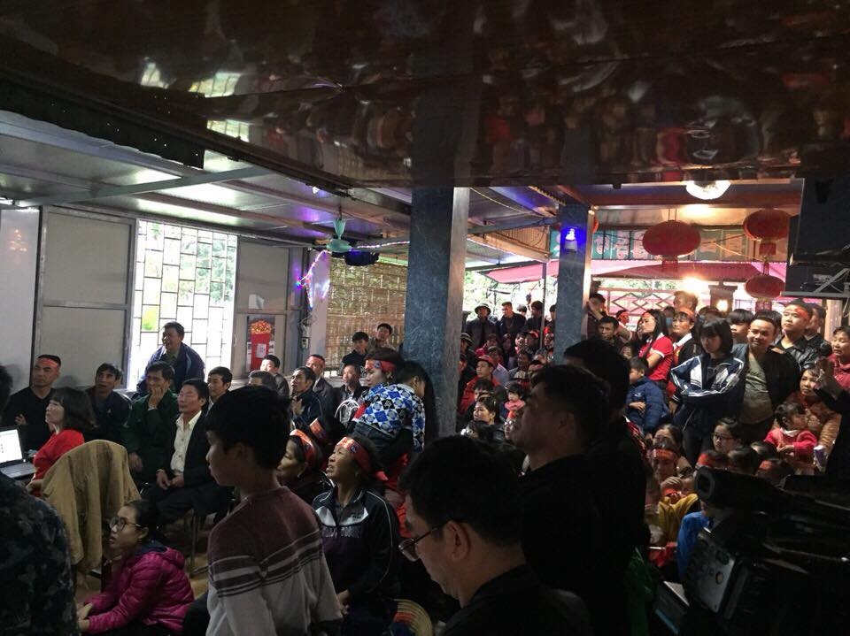 VPmilk xem bong da o nha cong phuong anh 14