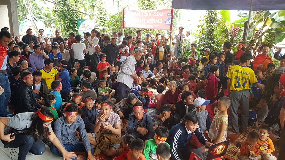 VPmilk xem bong da o nha cong phuong anh 5