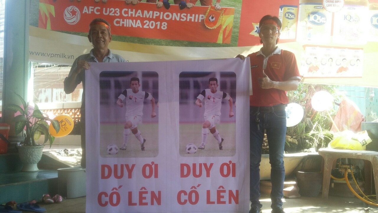 VPmilk xem bong da o nha cong phuong anh 9