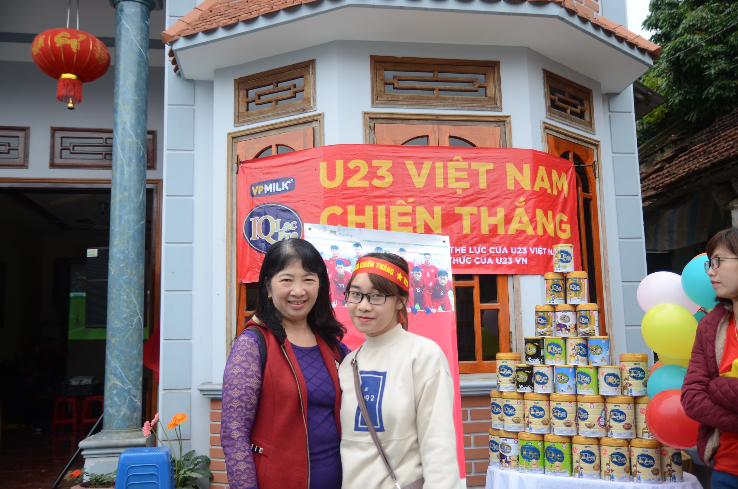 VPmilk xem bong da o nha cong phuong anh 7