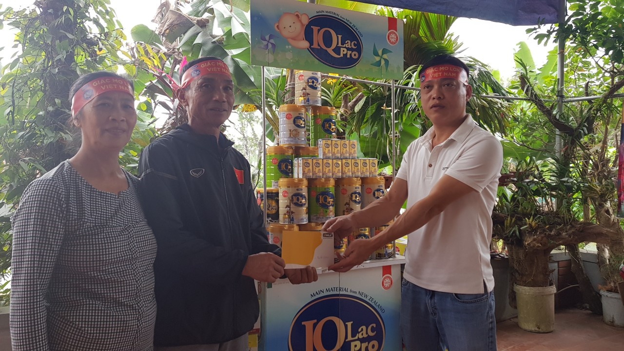 Cha me Cong Phuong chia se tam trang o tran chung ket giai U23 hinh anh