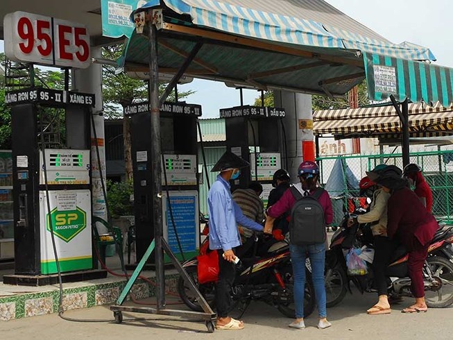 Xang E5 nguy co ‘chet yeu’ hinh anh