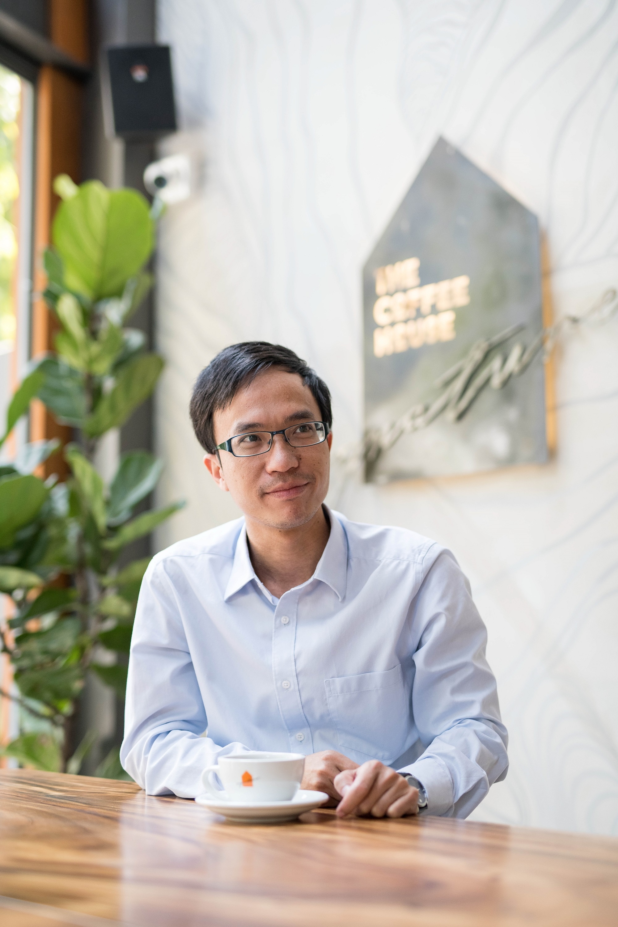 CEO Nguyen Hai Ninh di trong ca phe anh 4