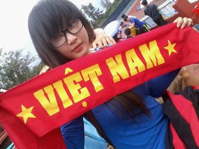 Bên cạnh việc hâm mộ trái bóng tròn, nữ sinh này cũng là một cô gái khá năng động và gần gũi. 