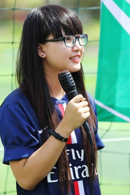 Dường như mọi lúc đội tuyển Việt Nam thi đấu, Như Quỳnh luôn theo dõi để cổ vũ cho đội nhà. 