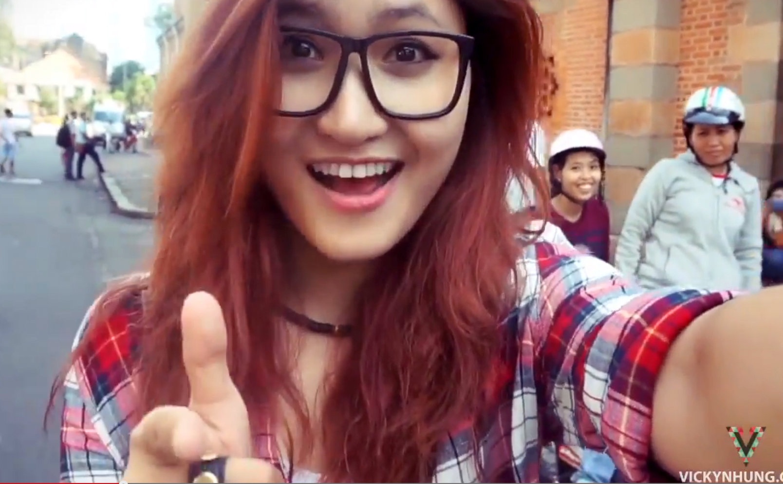 Clip mashup 7 ca khuc Giang sinh quay tren cac pho Sai Gon hinh anh