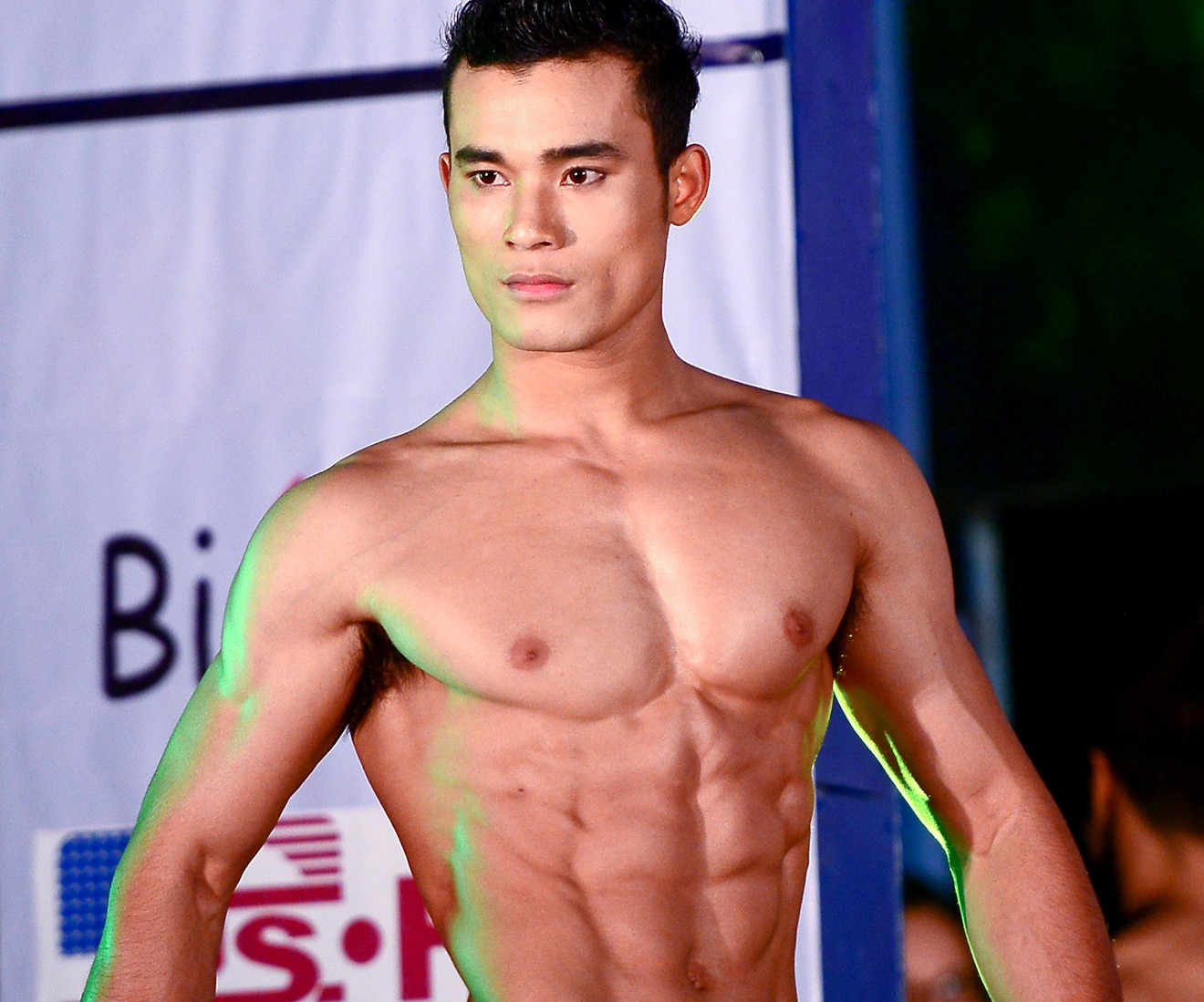 Chang trai an 10 bat com/bua vo dich cuoc thi 6 mui hinh anh