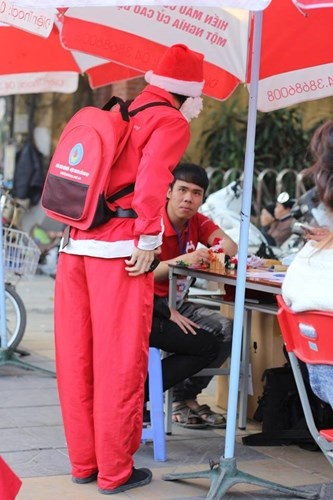 “Mỗi giọt máu hồng cho đi - một cuộc đời ở lại” - Hình ảnh đẹp nhất trong mùa Noel 2014.