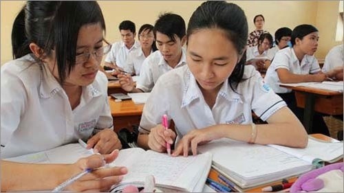 Lui thoi gian thi, truong vung nui keo dai thoi gian on tap hinh anh