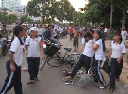 Ngan chan HSSV danh nhau trong va ngoai nha truong hinh anh