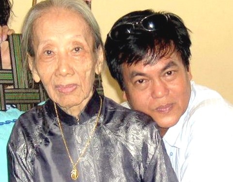 Nha van Nguyen Dong Thuc: Nghe van lam khong du... nhau hinh anh