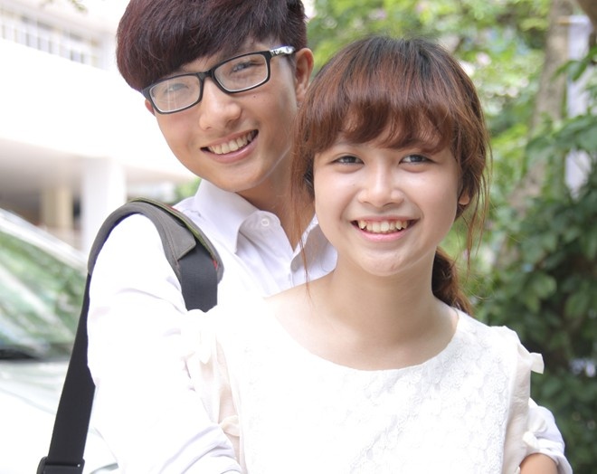 Mờ Naive và Đỗ Thành Tín yêu nhau từ cuối năm 2013. Nhưng mãi đến giữa năm 2014, cô nàng mới bắt đầu công khai tình yêu sét đánh của mình.