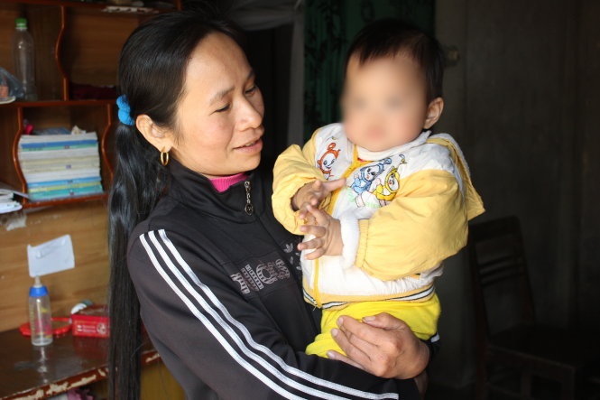 Bé Sao Mai đang được gia đình chị gái của Đào chăm sóc - Ảnh: Doãn Hoà.