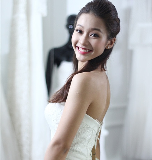 Ở lứa tuổi học sinh, Khả Ngân đem đến sự tươi tắn khi khoác lên mình bộ trang phục cưới. (Ảnh: NVCC). 