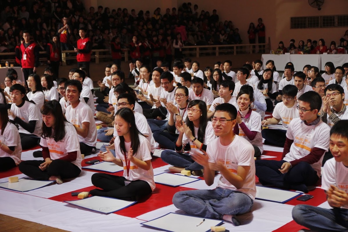 Sinh vien Ngoai thuong soi noi voi Rung chuong vang 2015 hinh anh