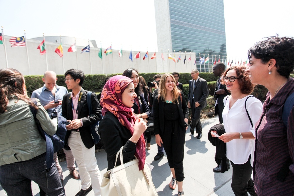 Truong hoc mua he UNAOC - EF mo cua dang ky hinh anh