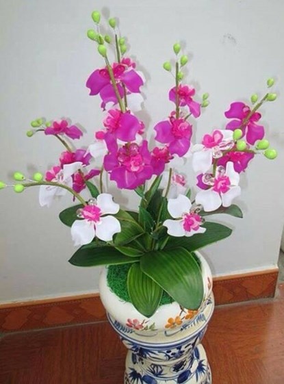 Chậu hoa pha lê do Giang tự làm.