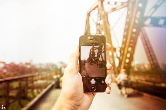 Bo anh Ha Noi nhin qua dien thoai doc dao hinh anh