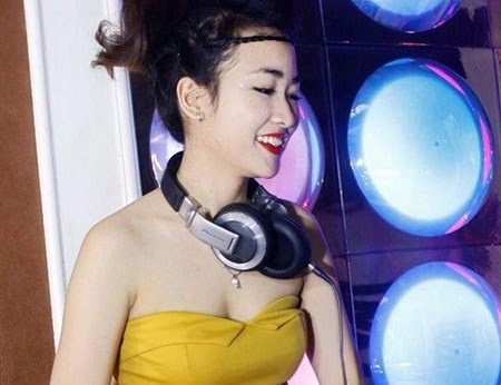 Nghe DJ gay sot hinh anh