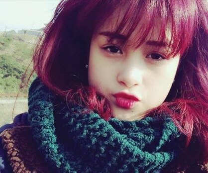 Hot girl tung dung ngoai cua vi khong hop tuoi xong dat hinh anh