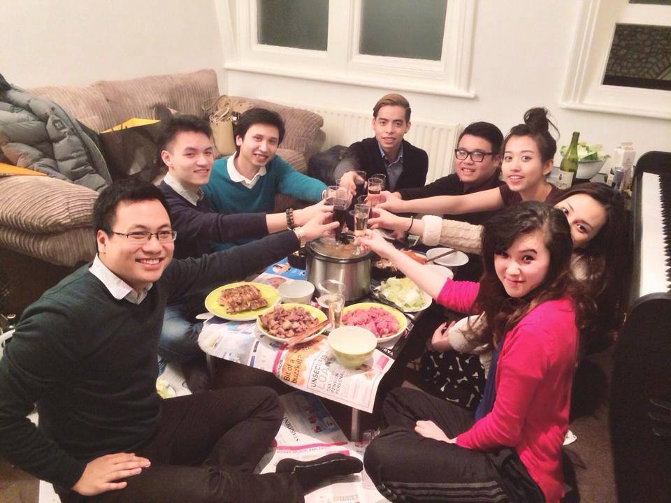 Cuộc sống xa gia đình khiến cho các du học sinh Việt gắn bó với nhau hơn.