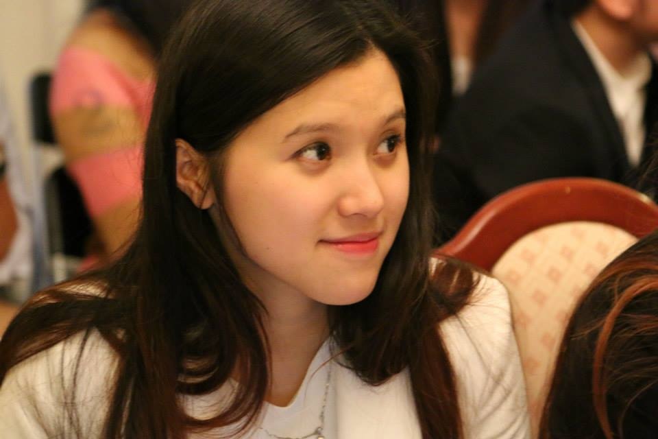 Nu thu linh Viet xinh dep tai Anh nho 'mui' Tet hinh anh