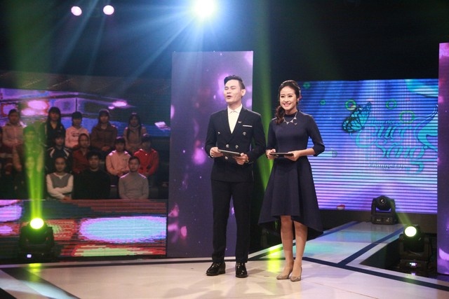 MC Phí Linh và MC Hồng Phúc.