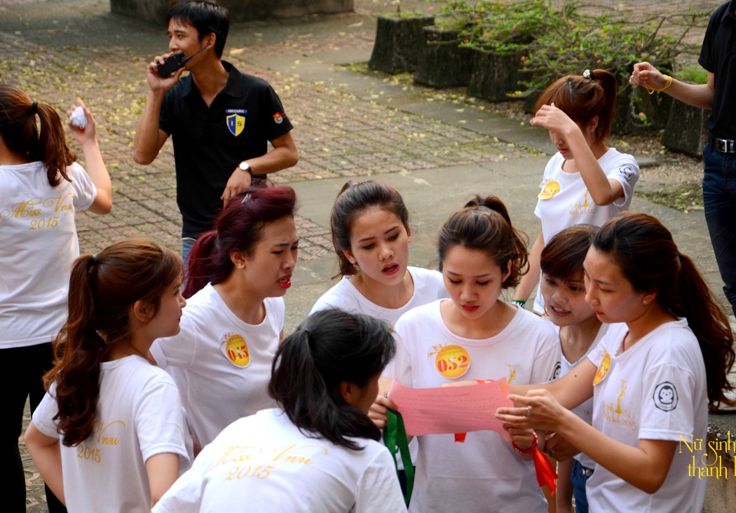 Nu sinh thanh lich DH Quoc gia Ha Noi thi the thao hinh anh