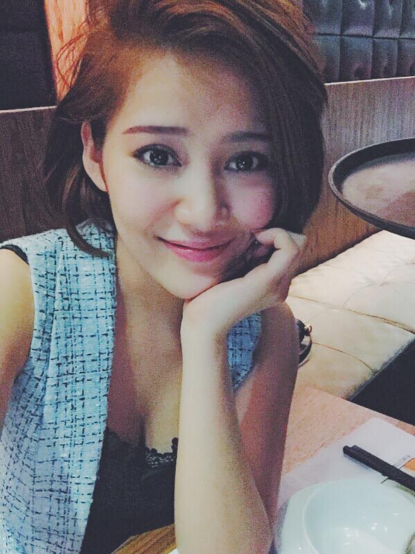 Tốt nghiệp Cao đẳng Thương mại Rmit, Milan Phạm đang học liên thông lên đại học khoa Kinh tế và Tài chính. Ngoài ra, cô tích cực làm mẫu ảnh, tham gia đóng phim, clip ngắn... 