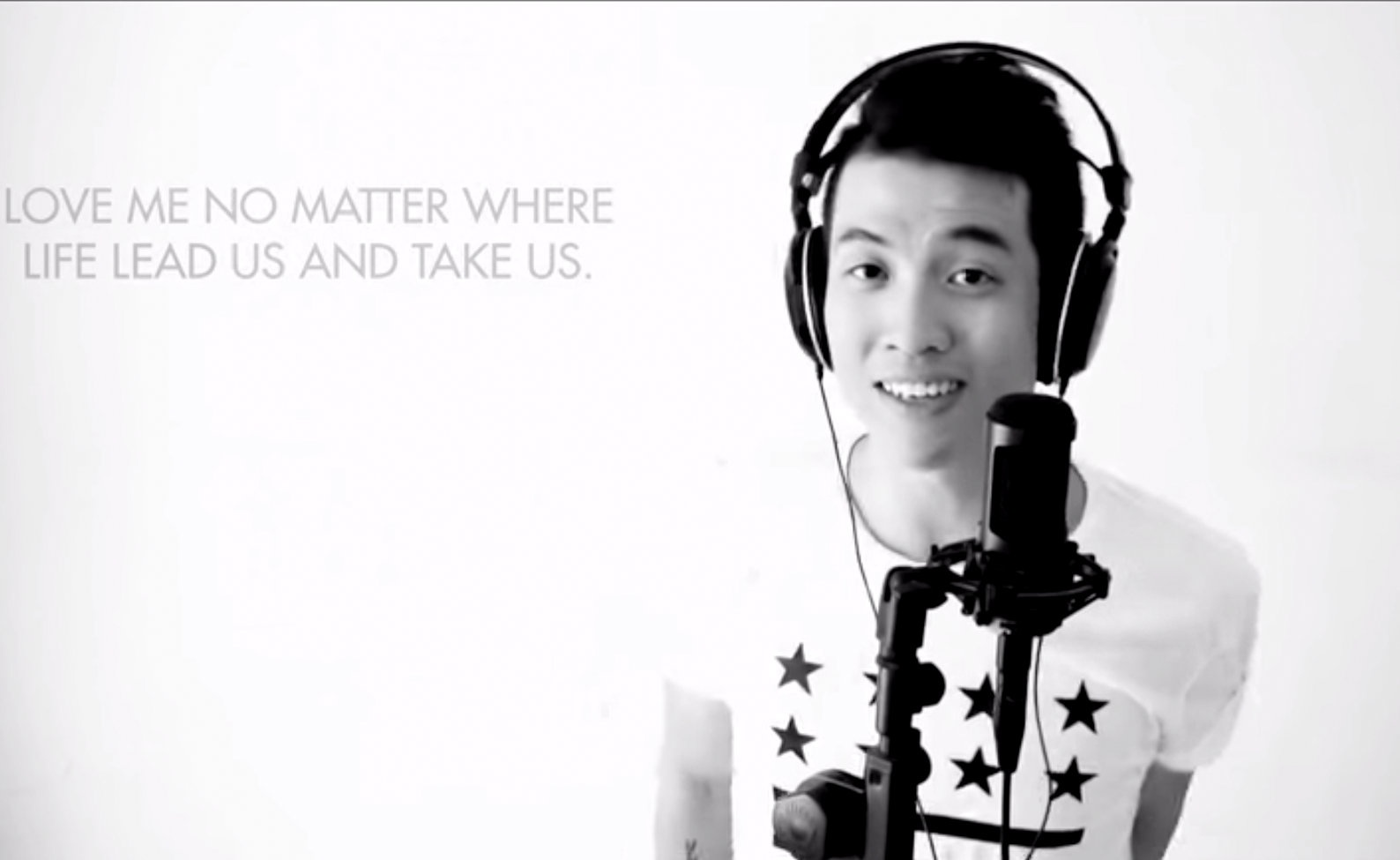 Clip cover 'Yeu' cua Min St.319 bang tieng Anh hinh anh