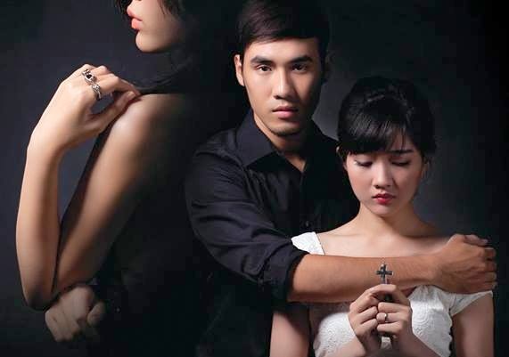 Moi tinh tay ba nghiet nga trong tieu thuyet 'Rang buoc an' hinh anh