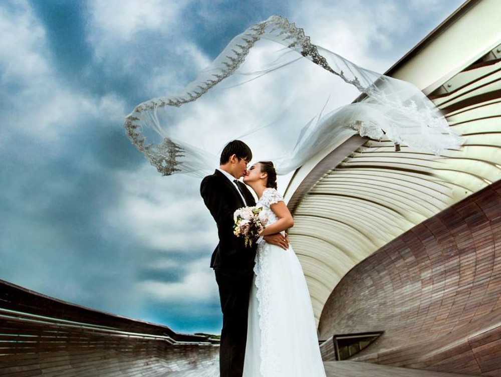 Anh cuoi lung linh tai Singapore cua cap doi Sai thanh hinh anh