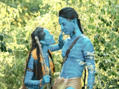 Anh cuoi hoa thanh Avatar, chup ben may bay doc dao hinh anh