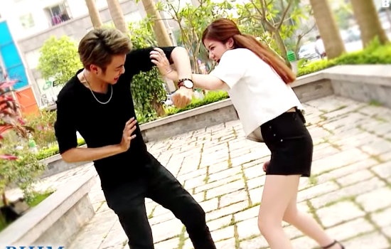 Clip Nhung kieu con trai luon e - Vuong Anh Ole, An Japan hinh anh