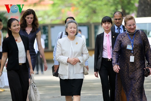 Phu nhan Tong thu ky Lien Hop Quoc tham truong Chu Van An hinh anh