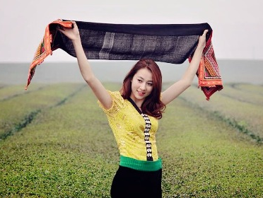 Hot girl DH Tay Bac dep diu dang trong bo vay Thai hinh anh