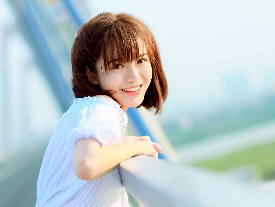 Nu co dong vien M.U xinh dep khoe dang tren cau Nhat Tan hinh anh