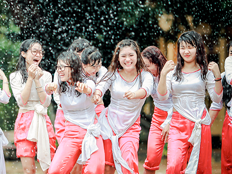 Anh ky yeu duoi mua cua hoc tro mien nui hinh anh