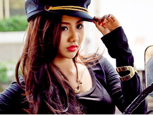 Hot girl truong Dien anh hut hon dan mang hinh anh