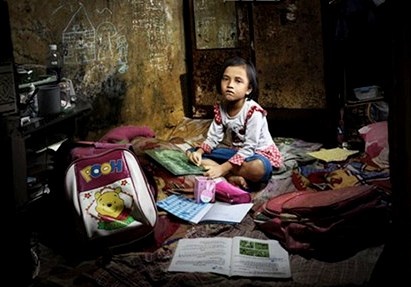 Su khac biet giua tre nha giau va nha ngheo hinh anh